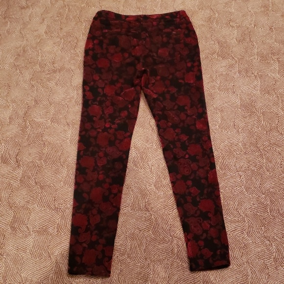 Sophia Vergara Red/Black Paisley Jeans - Picture 4 of 6